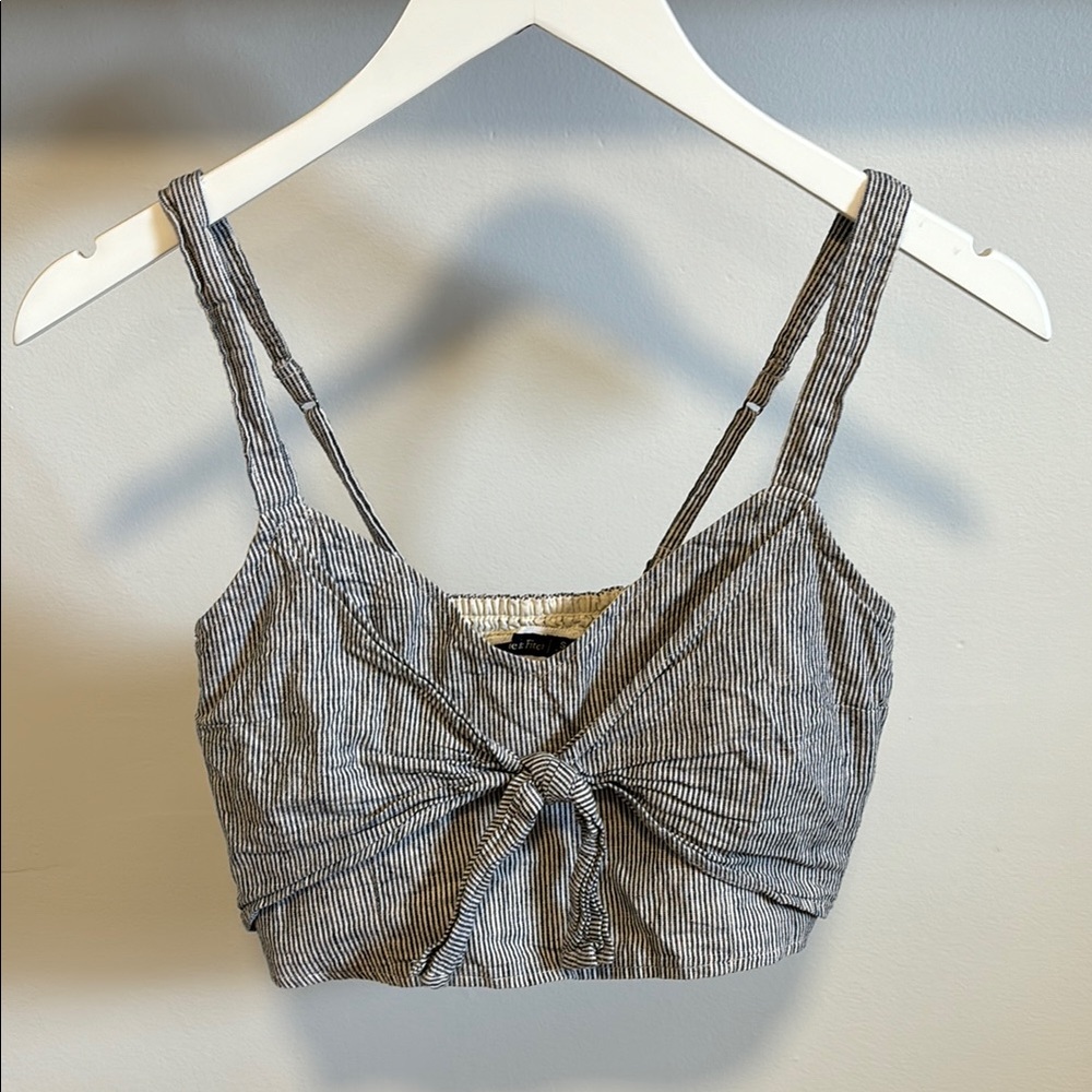 Abercrombie & Fitch tie front linen blend crop top.
